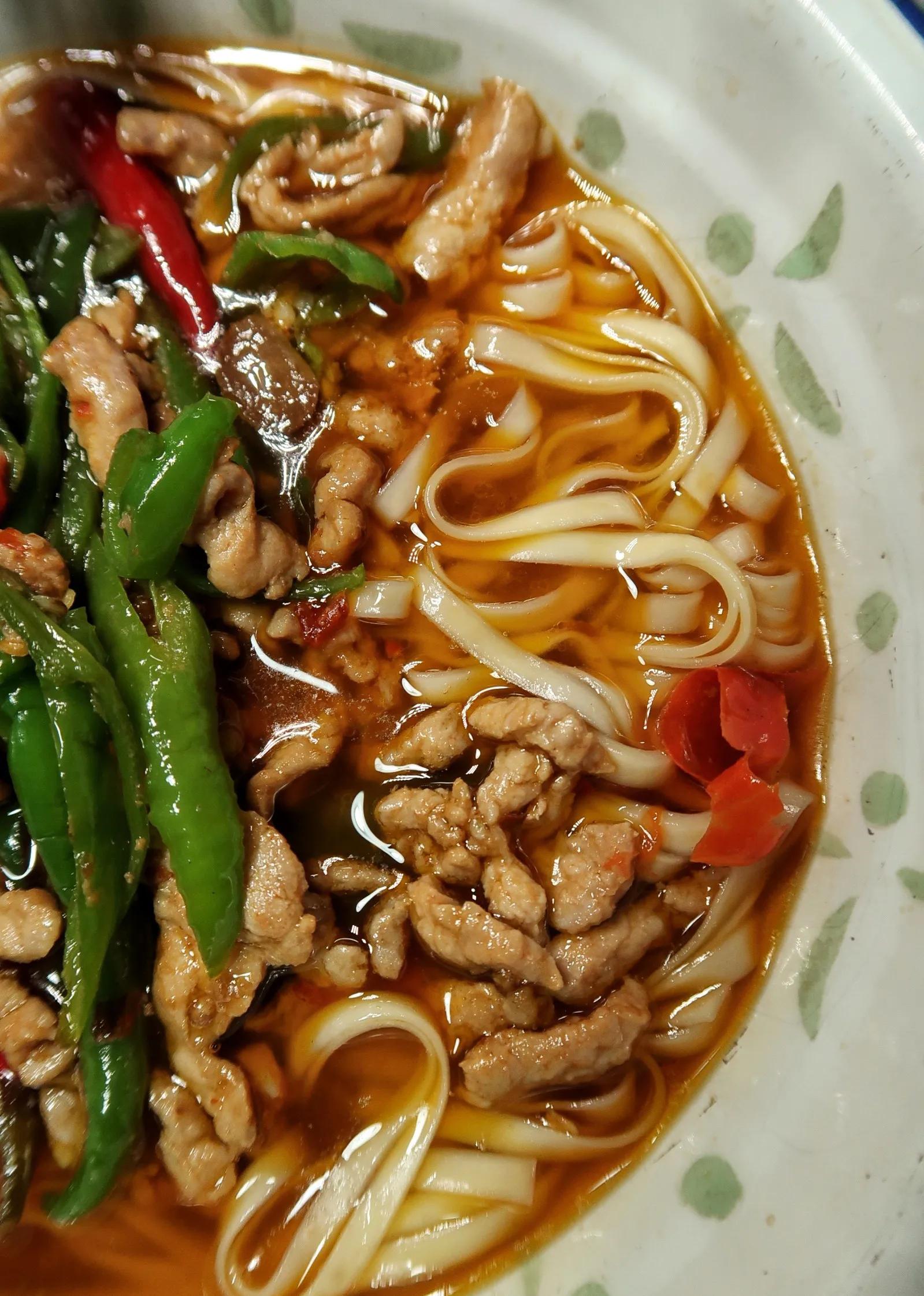咋个做一碗青椒肉丝面我吃了睡了你们早上醒转来再看