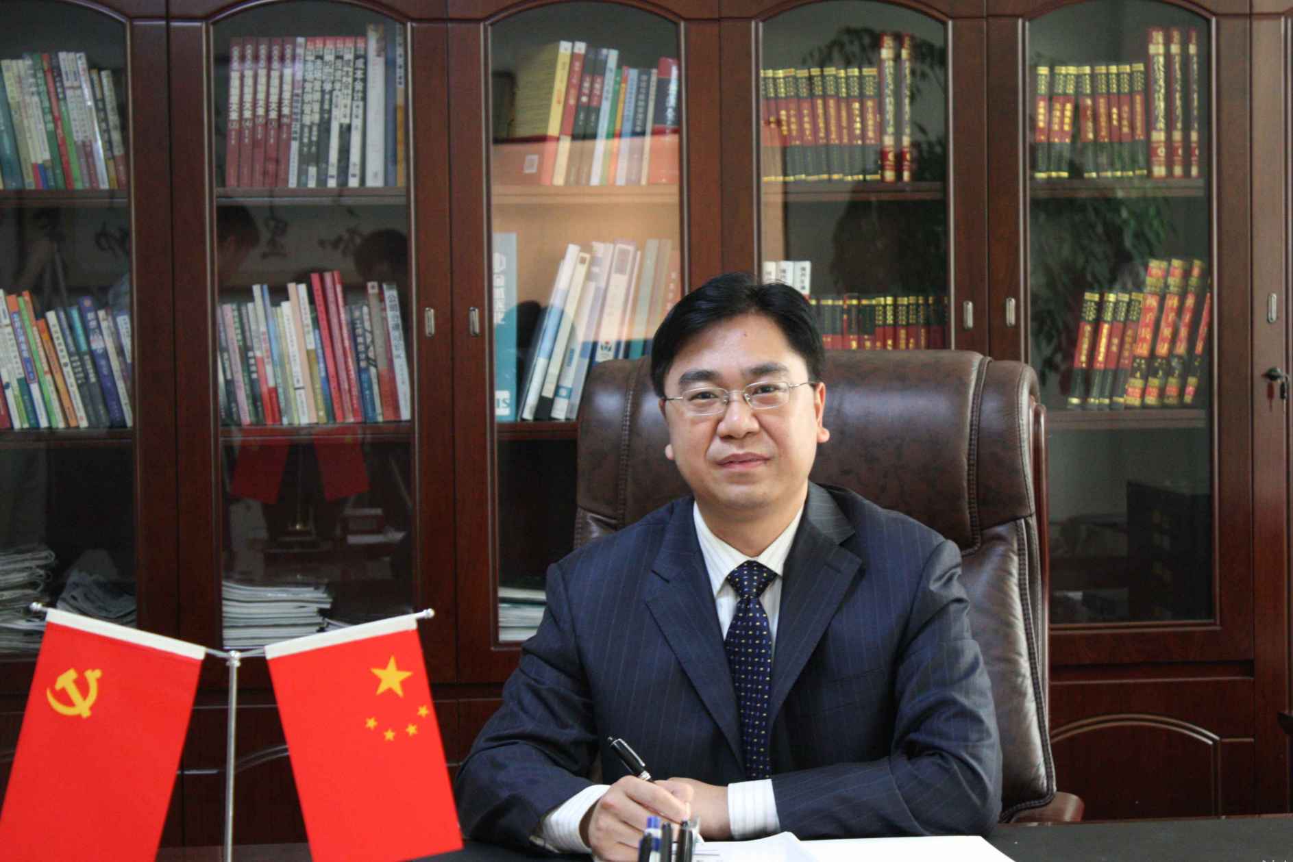 50岁大佬身价125亿__财经头条