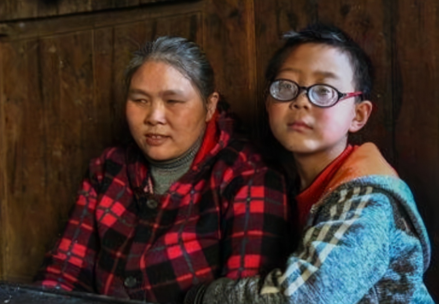 2岁半女宝眼睛近视900度就医后父母被怒喷你不配为人父母