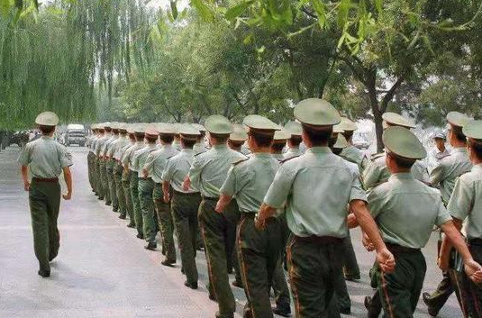 军旅题材影视中，一般班长，连长的戏份比排长多，为何？|连长|排长|班长_新浪新闻