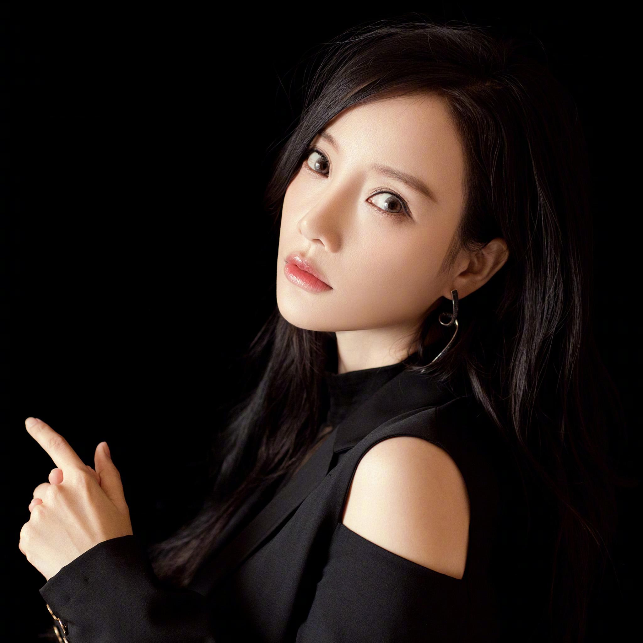 李小璐真是待不住,又做了一件让粉丝很激动的事,不复出真是可惜