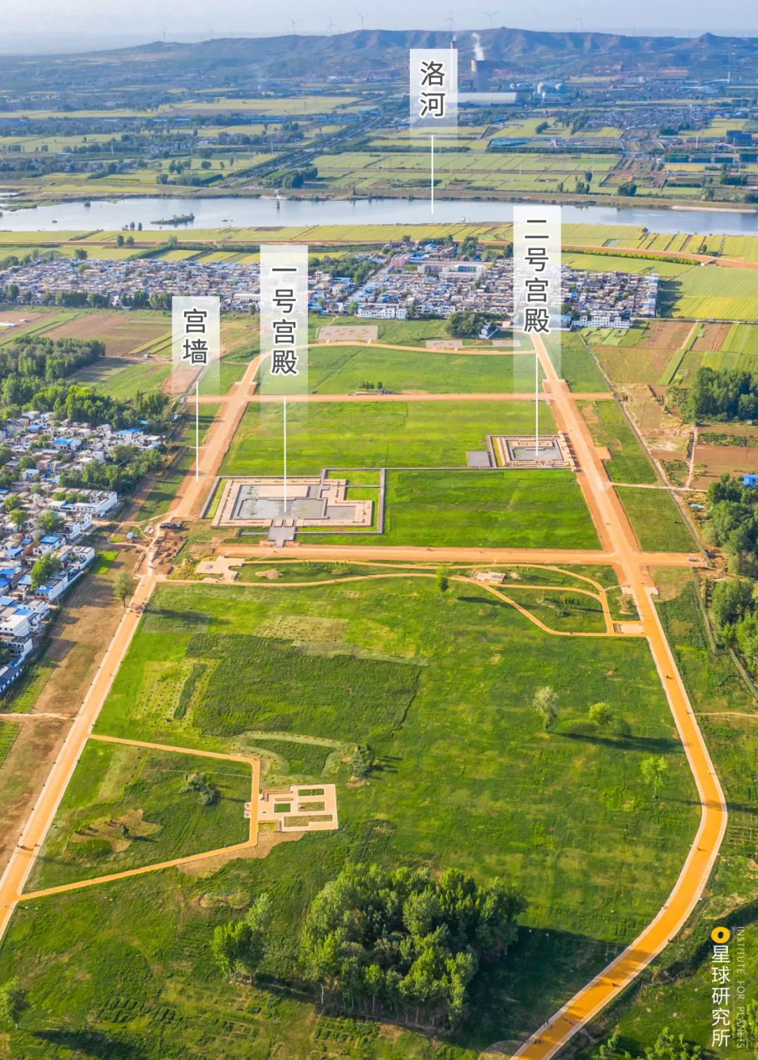 遗址,推测为商代早期都城之一,面积达1300万m642;,图为内城城墙航拍