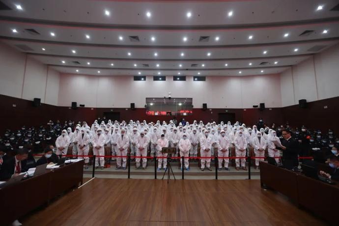 正文  昨日上午,海南一中院公开开庭审理吴宗隆(绰号"补六"),吴宗谦