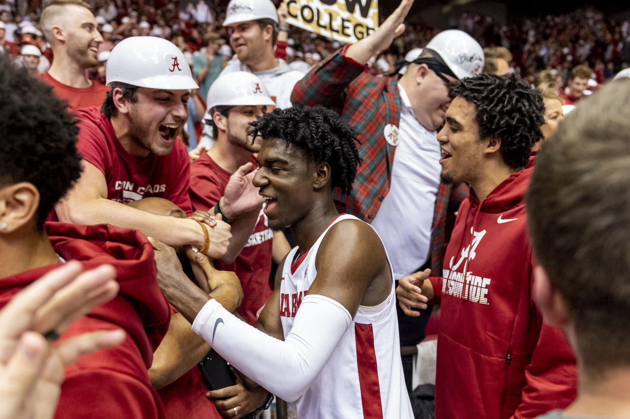 直播吧11月19日讯2020年nba选秀大会今日进行,鹈鹕手握13顺位签.