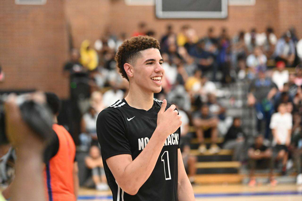 经历了在立陶宛联赛和父亲自创的jba联赛的"沉寂"之后,"三球"又回到了