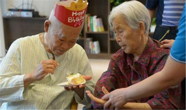 中国首批“丁克”已步入晚年，无儿无女的他们，是否会后悔？休闲区蓝鸢梦想 - Www.slyday.coM