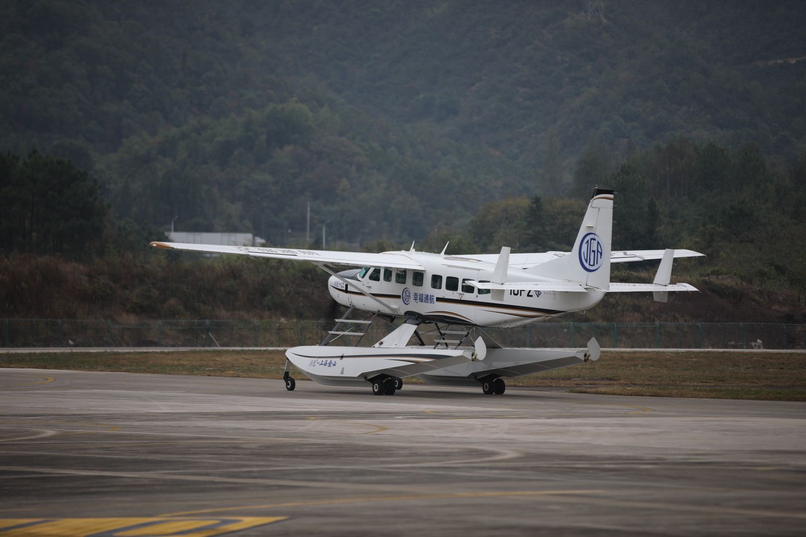 从建德千岛湖通用机场出发飞往上海金山水上机场,这意味着长三角地区