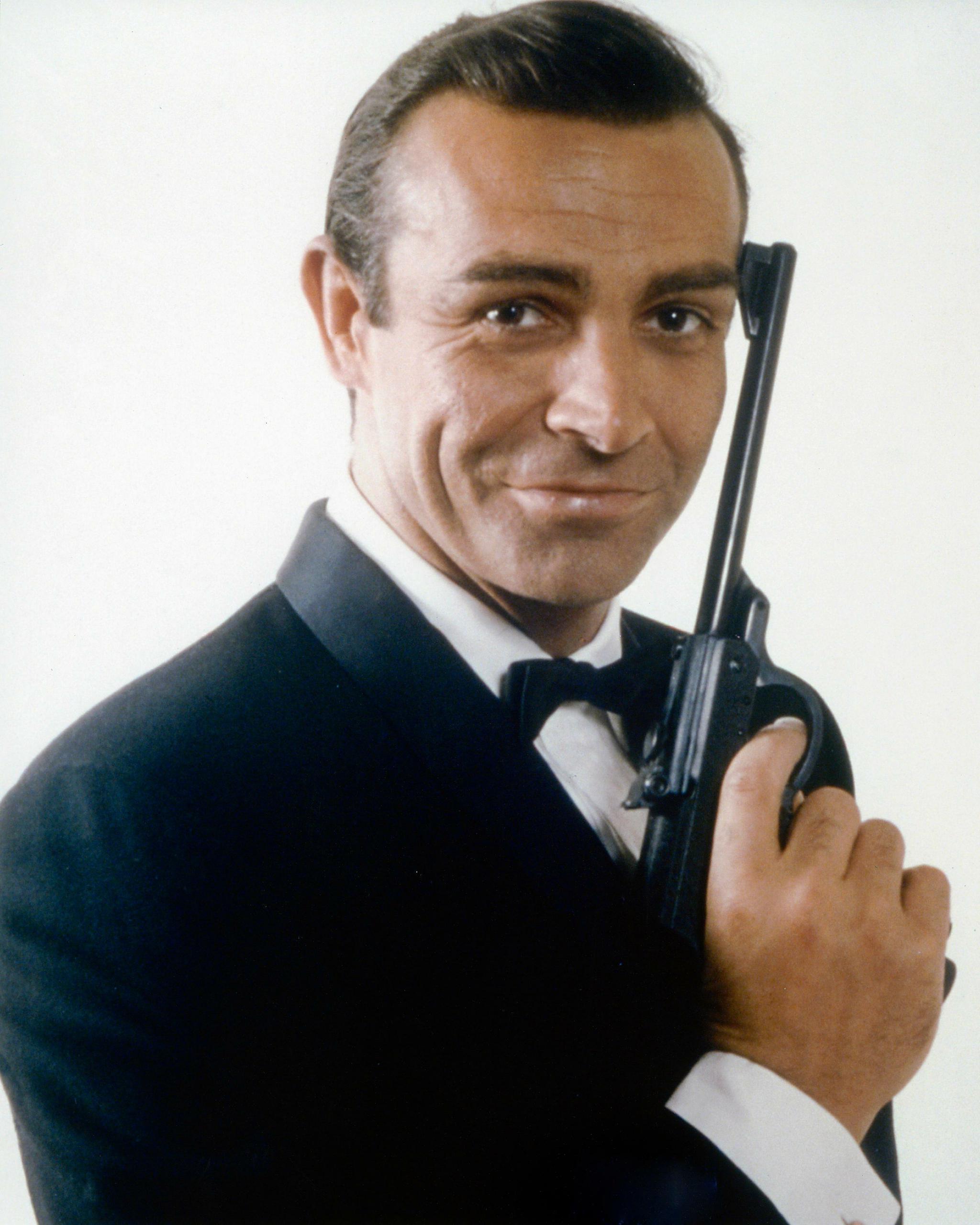 首任“007”肖恩·康纳利去世 - 封面新闻