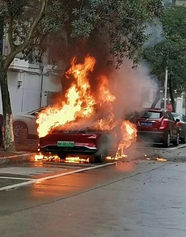 威马爆炸,锂电池我们真的了解吗-新浪汽车