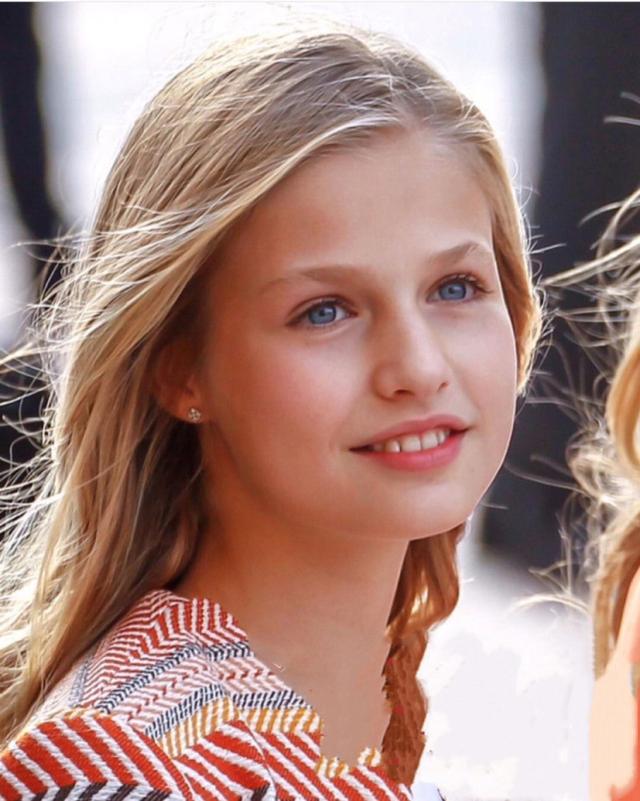 西班牙大公主迎来十五岁生日网友距离她佩戴王冠还有多远