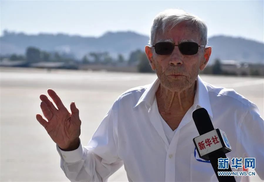 10月30日,莫耶在美国加利福尼亚州圣路易斯-奥比斯波机场接受新华社