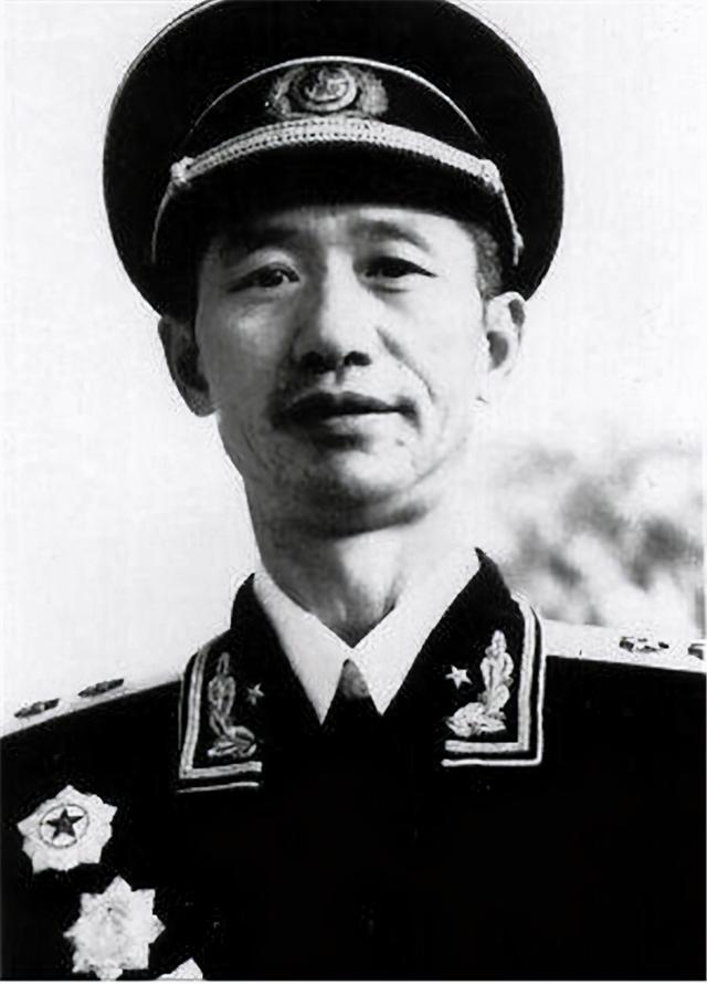 天下第一瘦周希汉8岁抽烟15岁当兵生擒9名中将