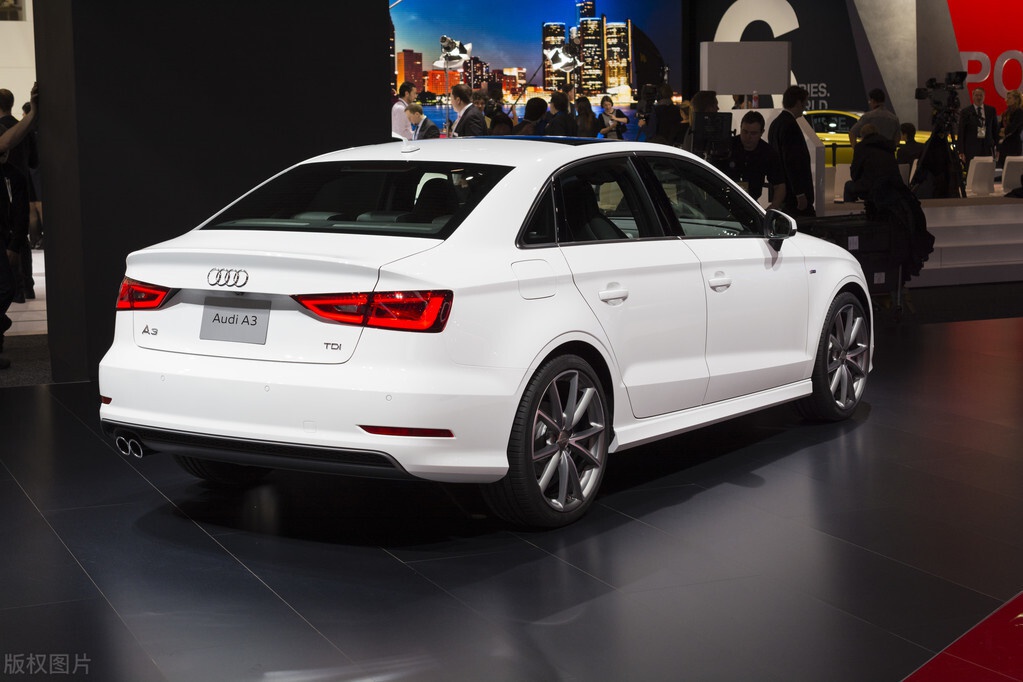 新款两厢奥迪a3到店,犀利外观 1.5t,落地18万看啥思域