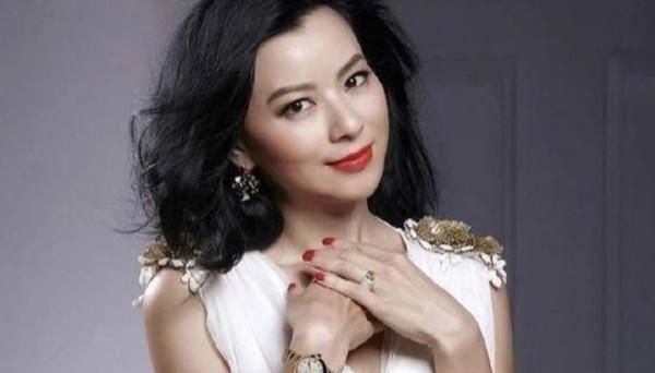 港姐李美凤情史:一婚嫁才子,二婚嫁富豪,如今过得如何?