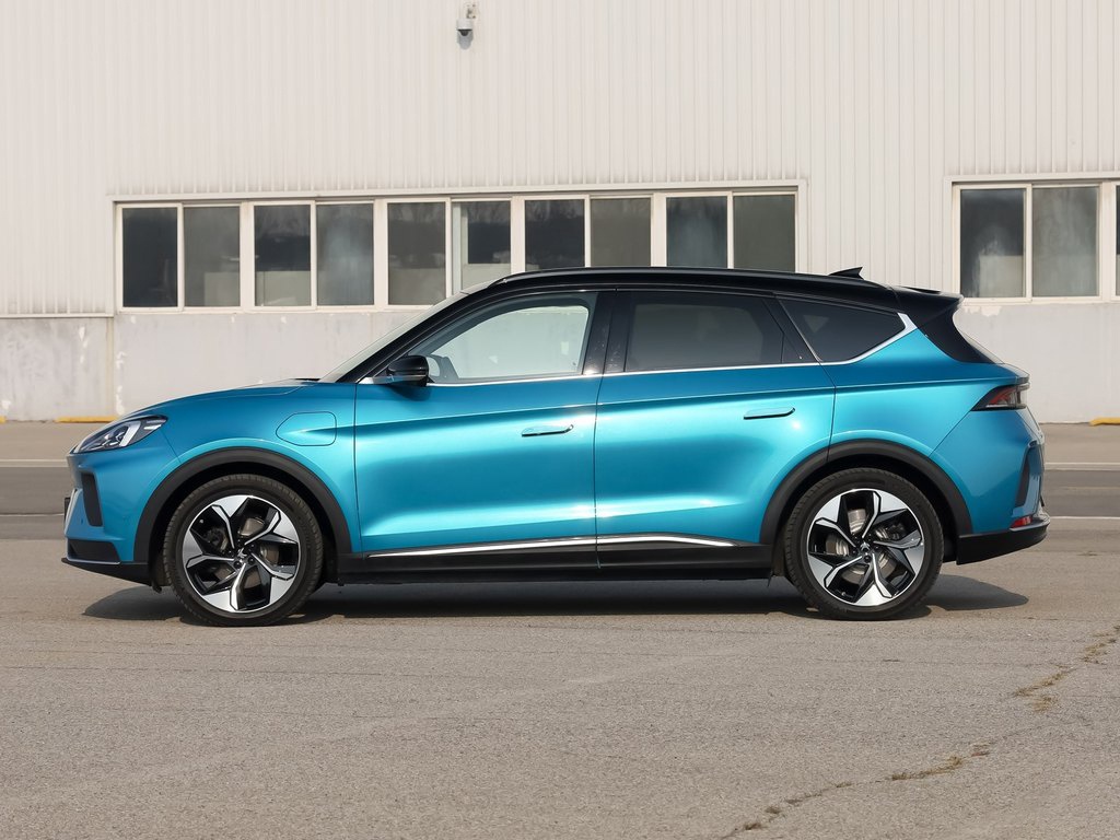 新生代的对决：零跑C11对比ARCFOX αT