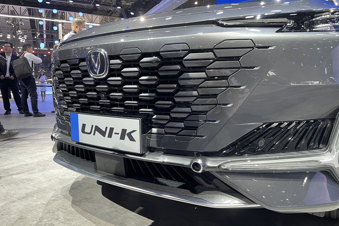 2020广州车展丨量产概念车造型极具科幻长安unik首发亮相