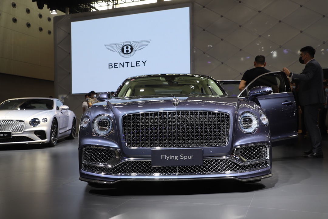 2020广州车展丨降低购车门槛全新宾利飞驰v8车型首发亮相