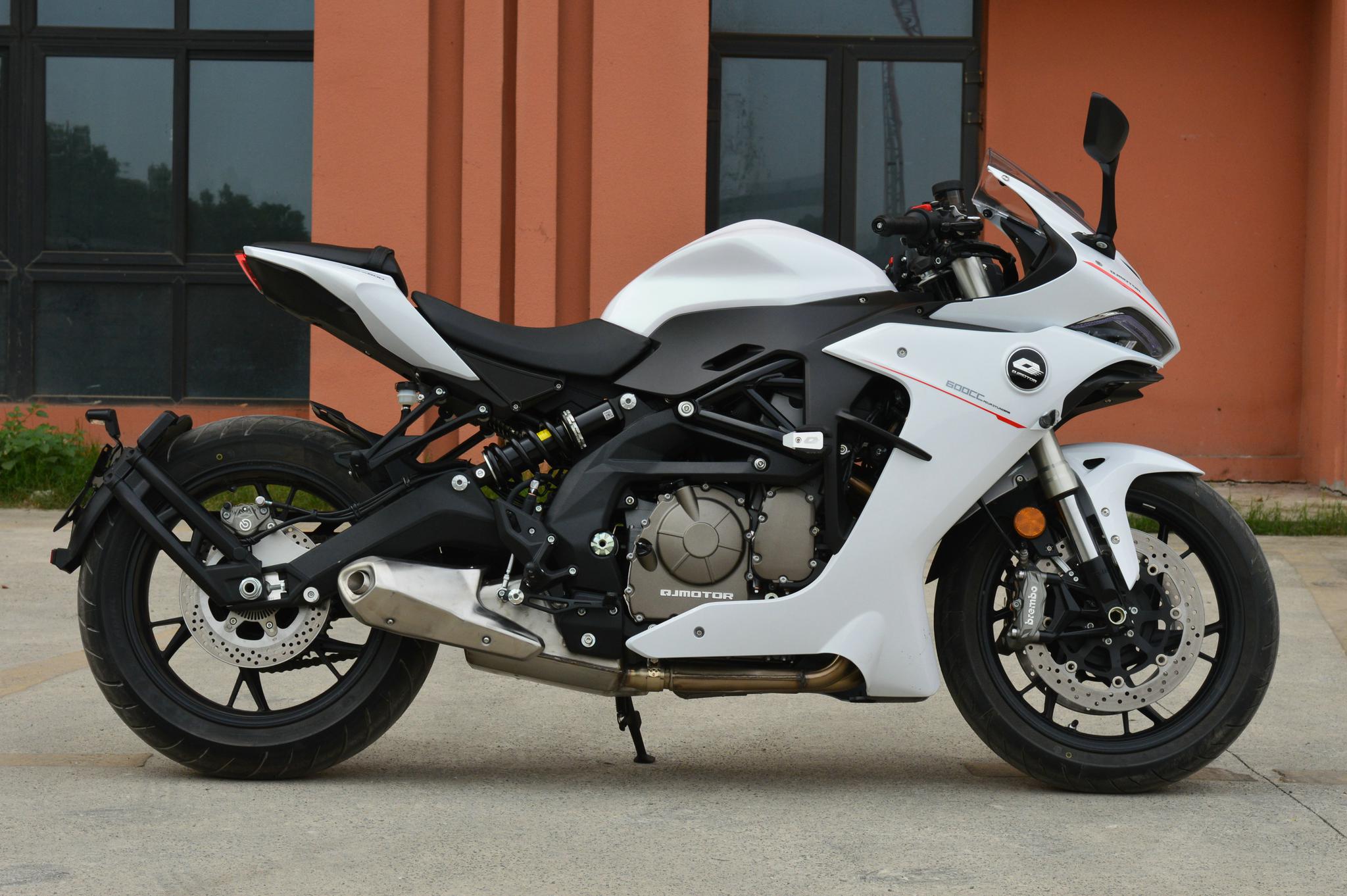 不骑怎知四缸香性价比最高的四缸跑车qjmotor赛600试驾报告