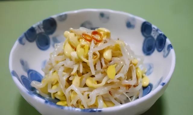 美味下饭菜:韩式凉拌豆芽,清蒸千张包,风味孜然豆腐