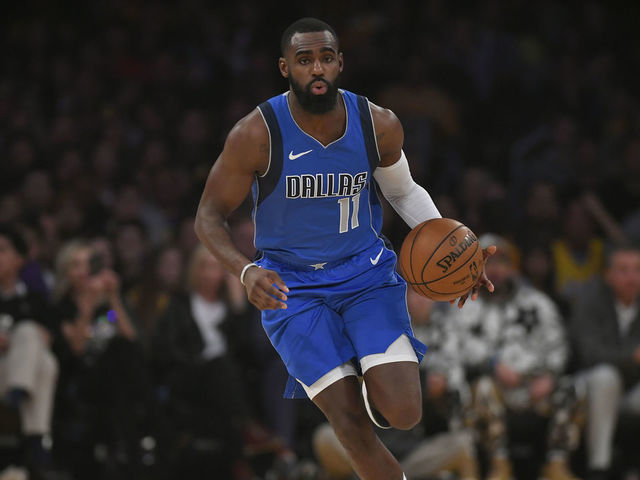 小蒂姆-哈达威他已经执行2020-21赛季价值1900万美元球员选项,继续留