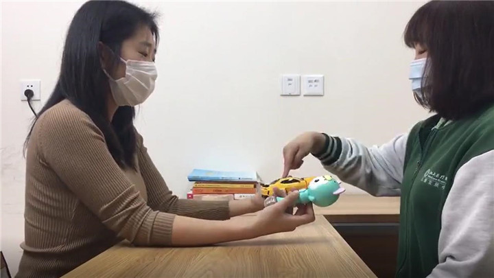 79 孩子在做完指认/配对的动作之后是否可以把手放好等待78 孩子