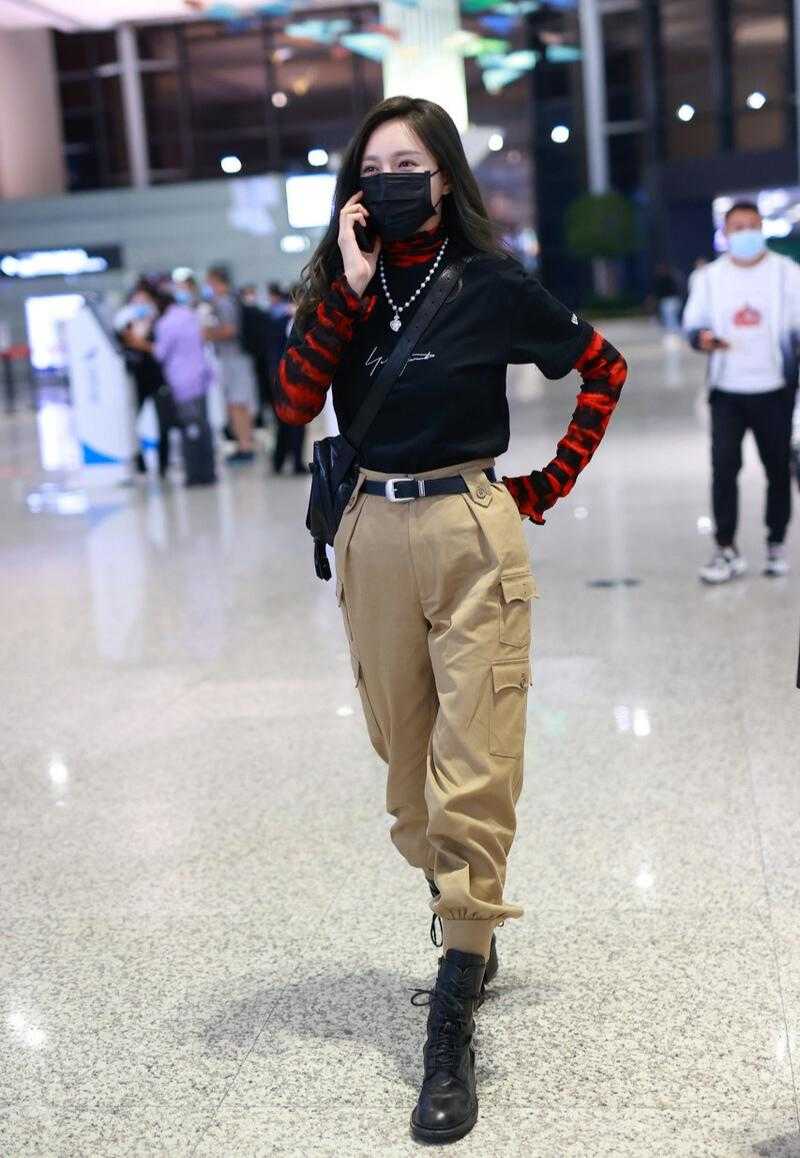 沈梦辰穿火了工装裤搭配马丁靴霸气十足简直酷到没朋友