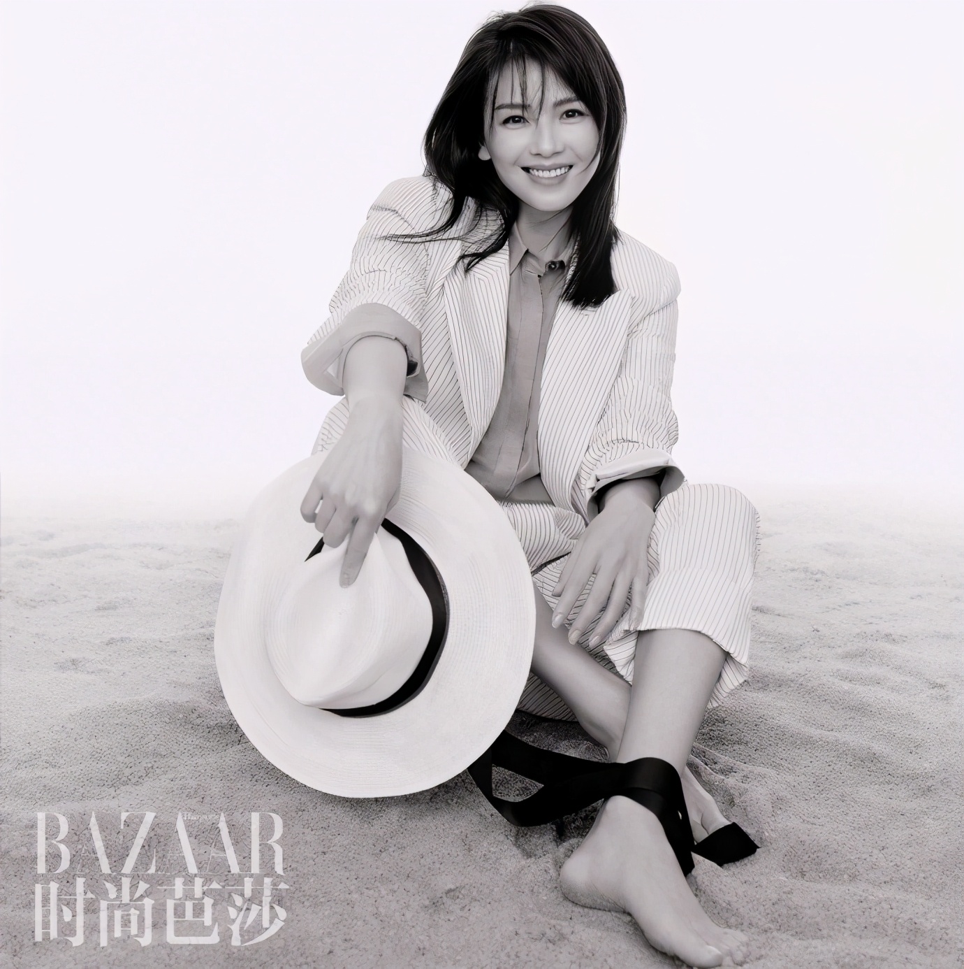 刘涛秋冬时尚大片温柔上线,柔美裙装,利落穿搭,尽显动人风情