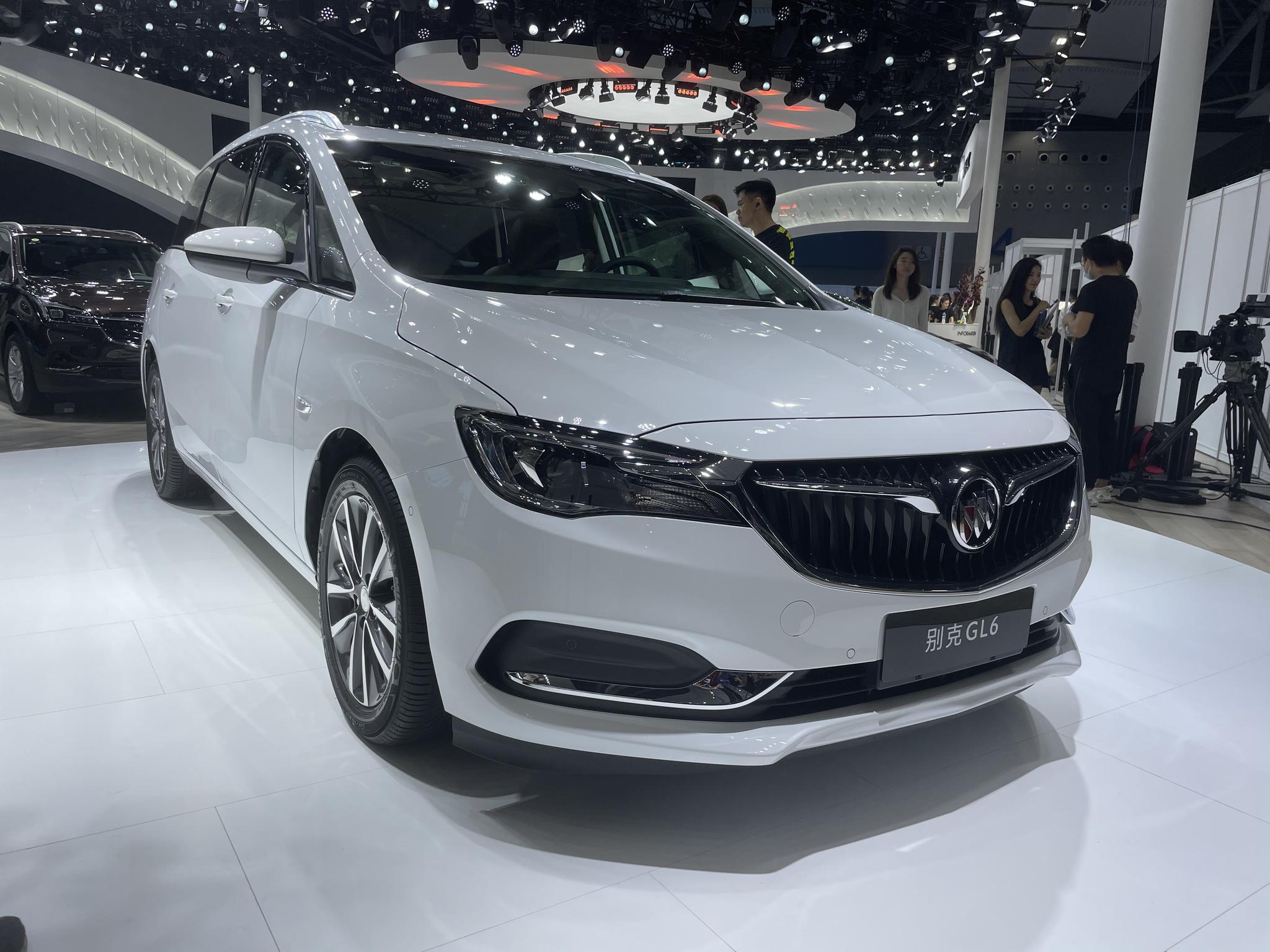 搭载一体式连屏,2021款别克gl6广州车展实拍