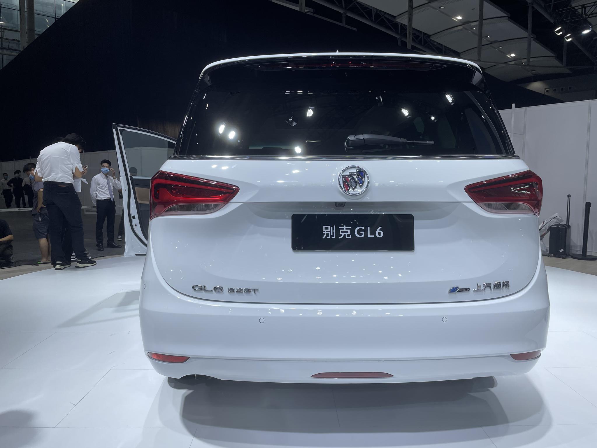 外观方面,2021款gl6在延续别克家