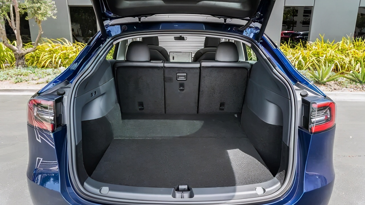 美媒试驾Model Y：加速媲美克尔维特，不止是SUV化的Model 3新浪汽车