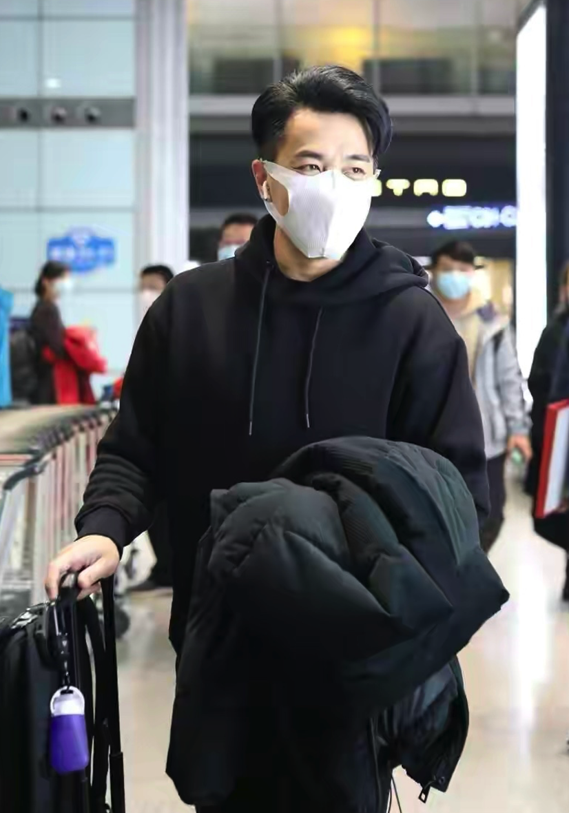 46岁刘恺威久违现身眼神疲惫老太多与前妻杨幂境遇大不同