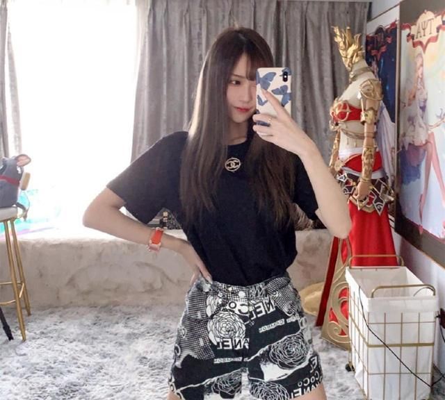 腐团儿受邀官方cf女嘉宾超高颜值曝光职业白鲨1操作懵了