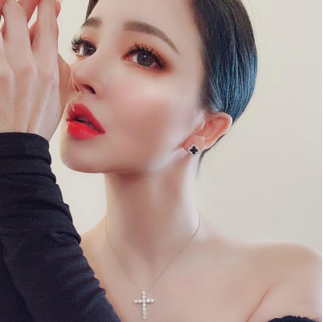 不过耐人寻味的是,刘玥霏的随图配文有些消极.