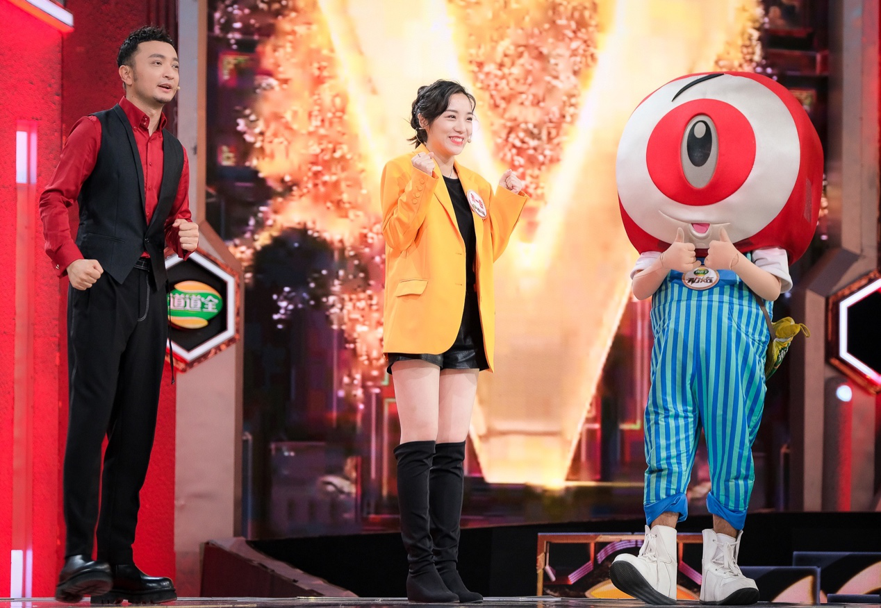 演员孙一心受邀参加央视综艺开门大吉与尼格买提同台献艺