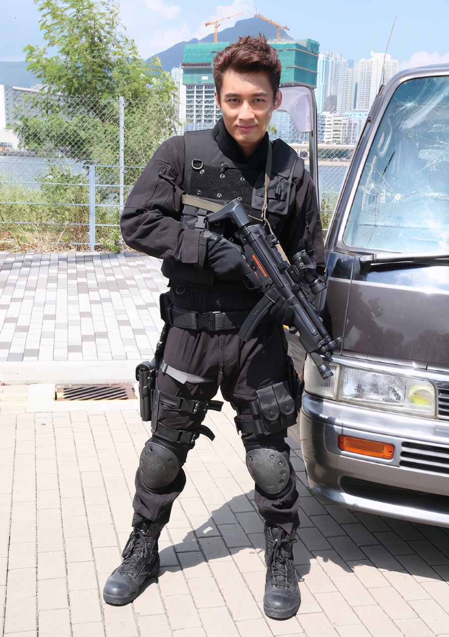 tvb小生拍《飞虎3》收工即赶返店内:我认得死伤者|翟威廉|飞虎3|酒铺