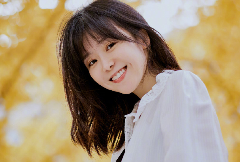 宋伊人靠照片出道,长相清纯可爱,如今实力大涨