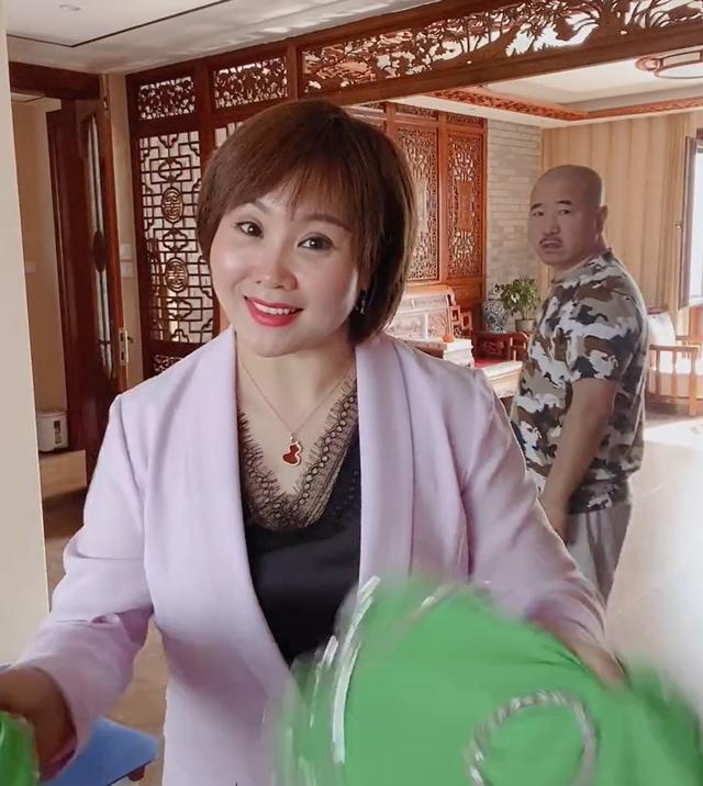 刘能小儿子正脸罕曝光,太会挑爹妈优点长!大儿子对后妈谢兰更亲