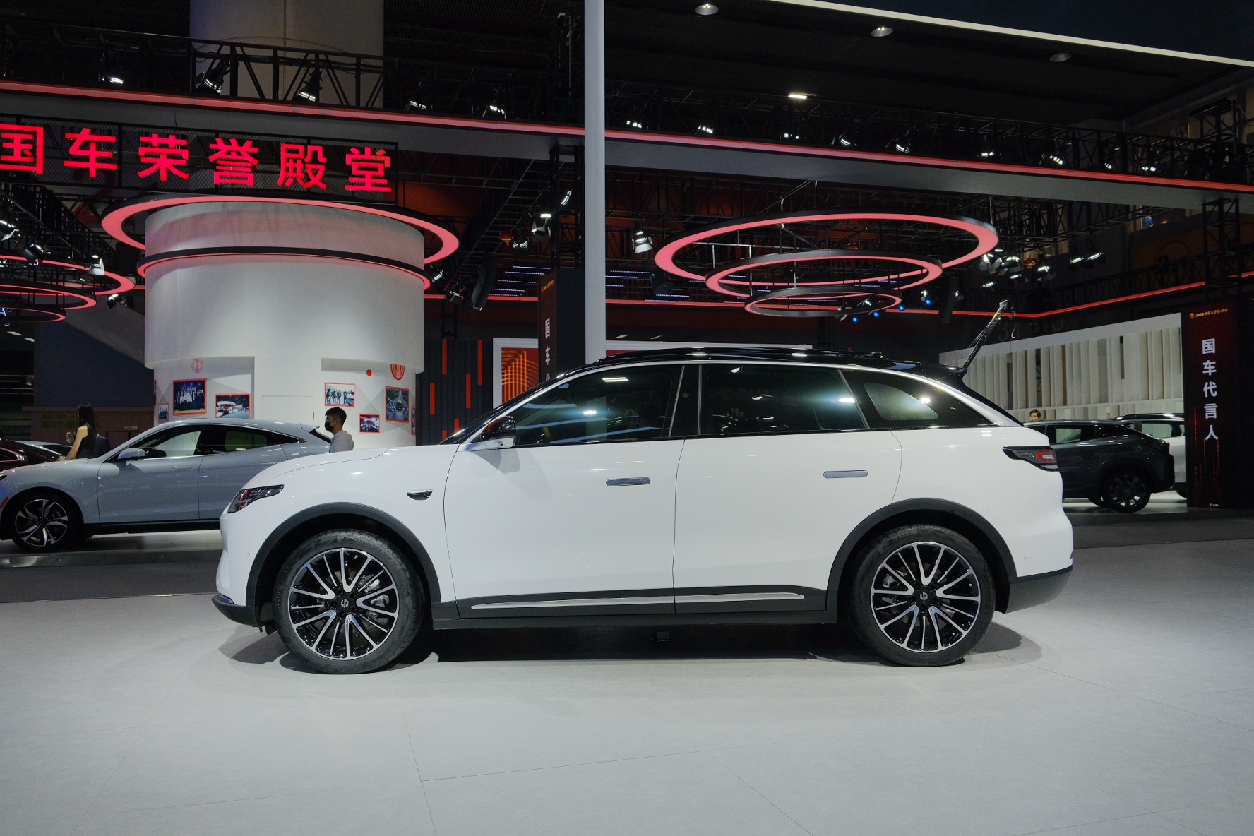 新生代的对决：零跑C11对比ARCFOX αT