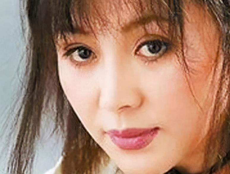 当时于小慧年轻貌美,话剧演的也是一级棒,很多人追求她,其中追势最