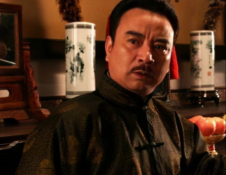 62岁老爷专业户岳跃利,前妻演员刘芳,二婚娶圈外妻子很幸福