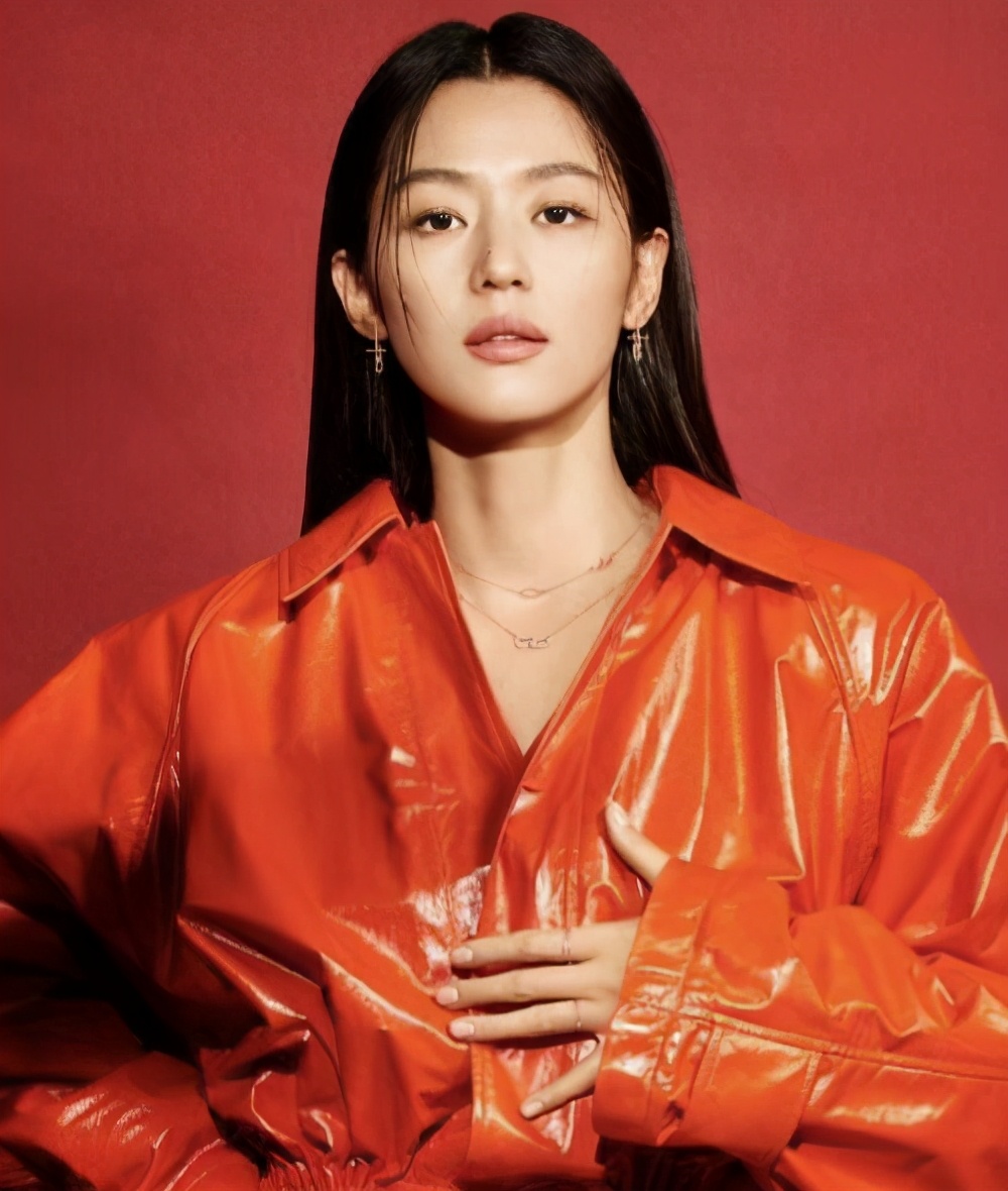 全智贤最新画报曝光,演绎不同造型的女神,颜值状态也太好了吧