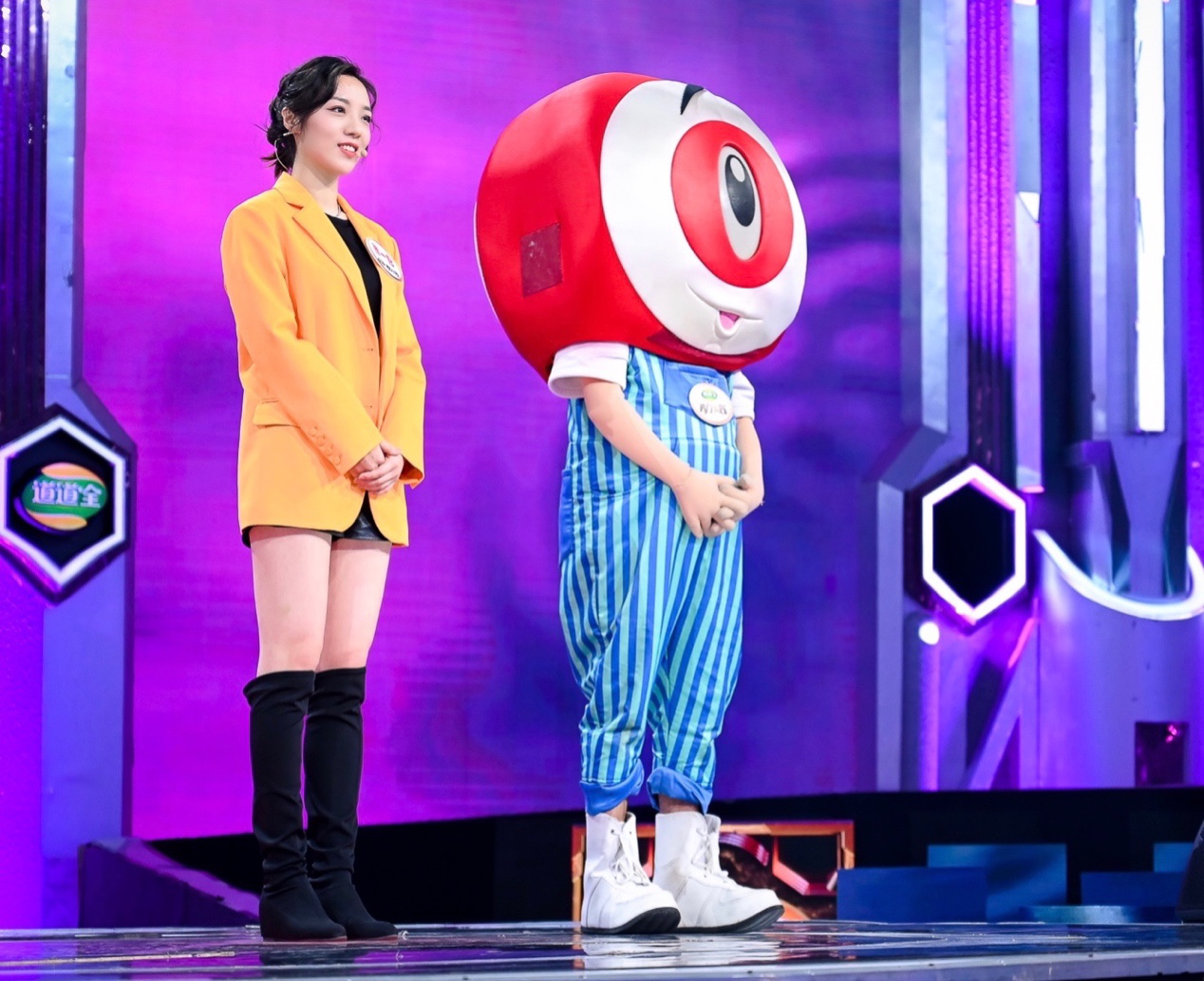 演员孙一心受邀参加央视综艺开门大吉与尼格买提同台献艺