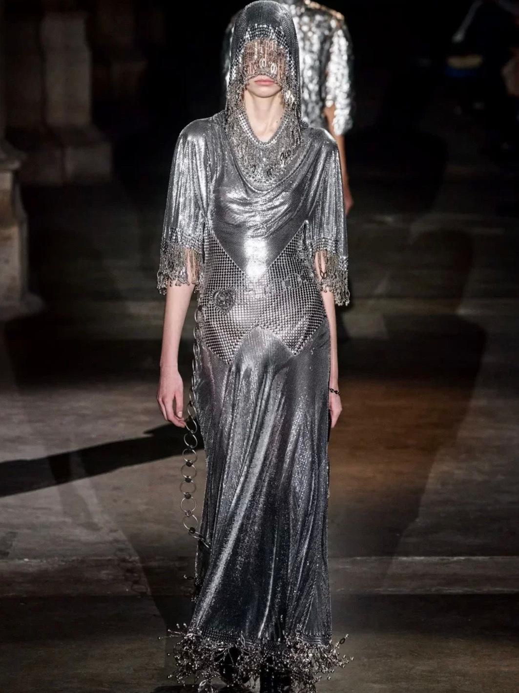 具有未来科技感的电子装束你爱了吗?