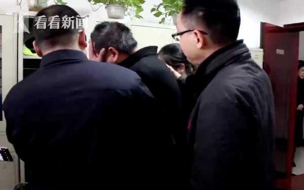 民警在儿子生日当天抓捕逃犯牺牲 老父亲看到遗物失声痛哭休闲区蓝鸢梦想 - Www.slyday.coM