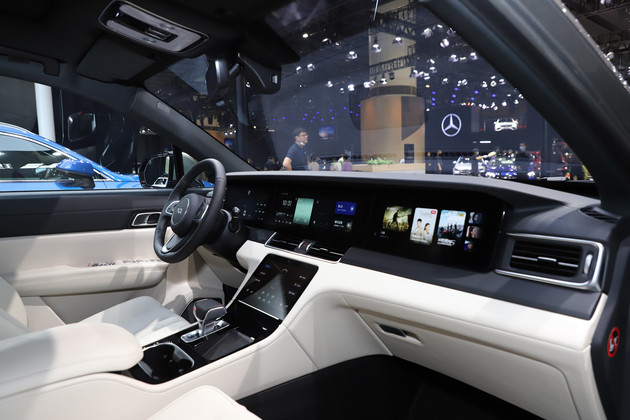 新能源中大型SUV王者 蔚来ES8对理想ONE