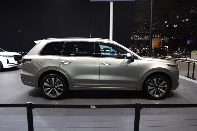 新能源中大型SUV王者 蔚来ES8对理想ONE