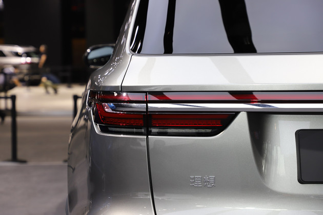 新能源中大型SUV王者 蔚来ES8对理想ONE