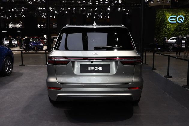 新能源中大型SUV王者 蔚来ES8对理想ONE