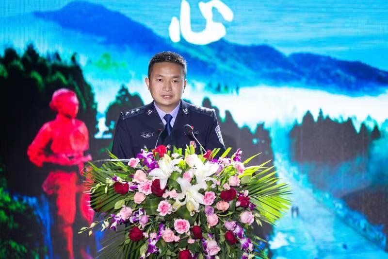 帮助彝族青年戒毒戒酒,与家人分离却成儿子榜样 广安这场报告会"赚足"