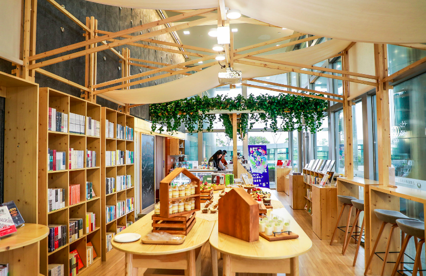 全新文化创意空间"光的空间"临港店正式启动,推动科创文创融合发展